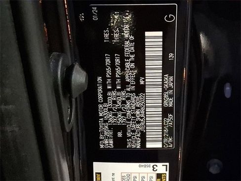 Certified 2024 Toyota 4Runner TRD Off-Road Premium image 30