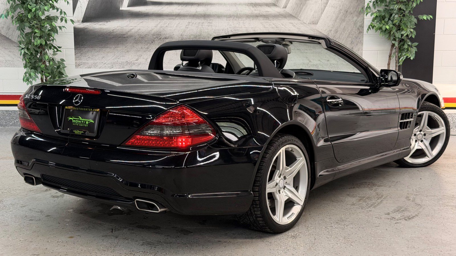 Used 2011 Mercedes-Benz SL 550 image 7