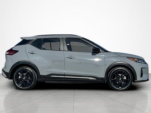 Used 2022 Nissan Kicks SR w/ Interior Electronics Package FWD image 6