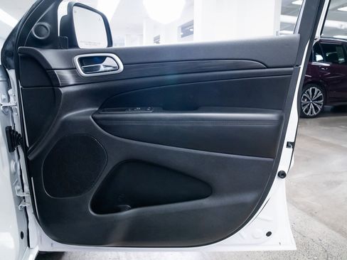 Used 2022 Jeep Grand Cherokee Laredo X image 24