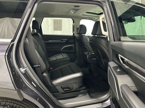 Used 2025 Kia Telluride S image 49
