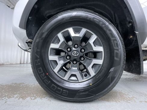 Certified 2023 Toyota Tacoma TRD Off-Road image 11