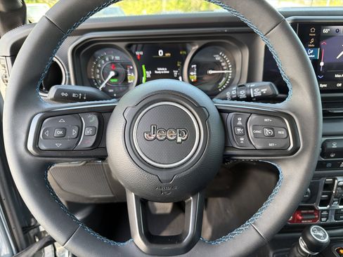Certified 2025 Jeep Wrangler Unlimited Rubicon 4xe AWD/4WD image 22