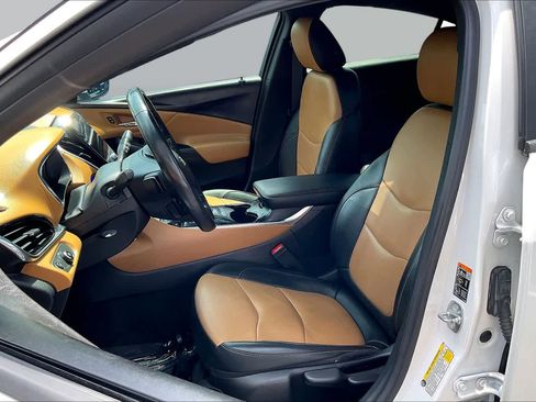 Used 2018 Chevrolet Volt Premier w/ Driver Confidence Package FWD image 24