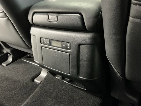 Used 2024 Nissan Armada SL w/ Captain's Chairs Package image 26