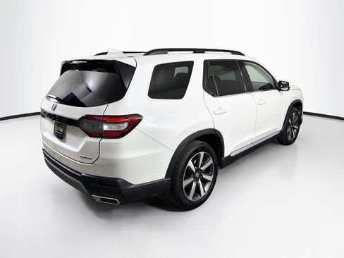 Used 2025 Honda Pilot Touring image 9