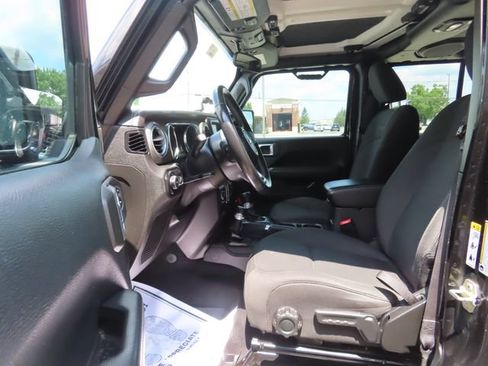 Used 2018 Jeep Wrangler Unlimited Sahara w/ Dual Top Group AWD/4WD image 18