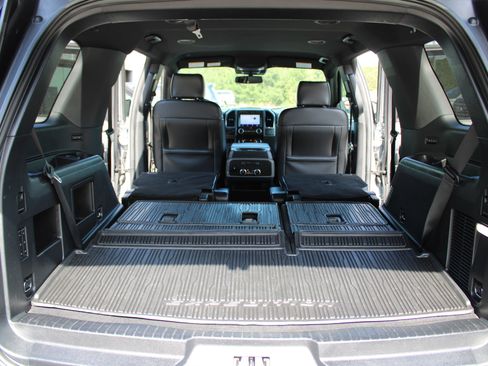 Used 2020 Ford Expedition XLT image 16