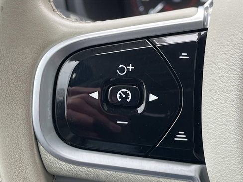 Used 2022 Volvo XC90 T6 Momentum w/ Climate Package image 30