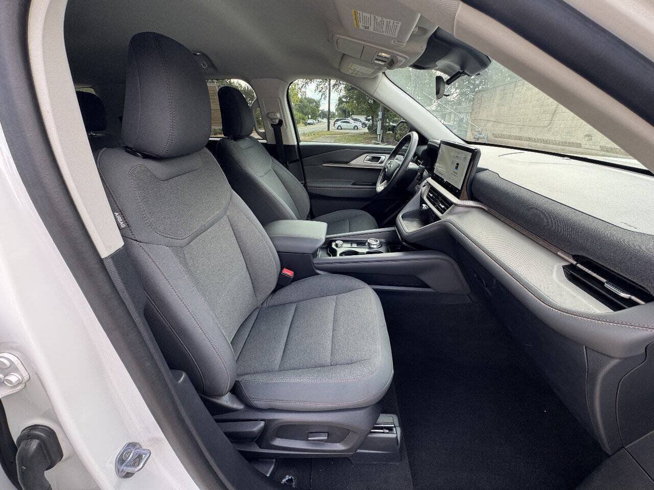 Used 2025 Ford Explorer Active RWD image 23