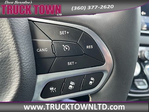 Used 2025 Chrysler Pacifica Select FWD image 21