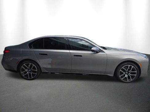 Used 2023 BMW 740i w/ Parking Assistance Package RWD image 7