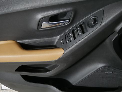 Used 2020 Chevrolet Trax Premier image 19