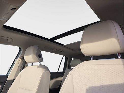 Used 2019 Volkswagen Tiguan SE w/ Panoramic Sunroof Package image 33