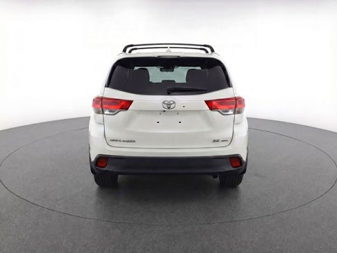 Used 2019 Toyota Highlander SE AWD/4WD image 7