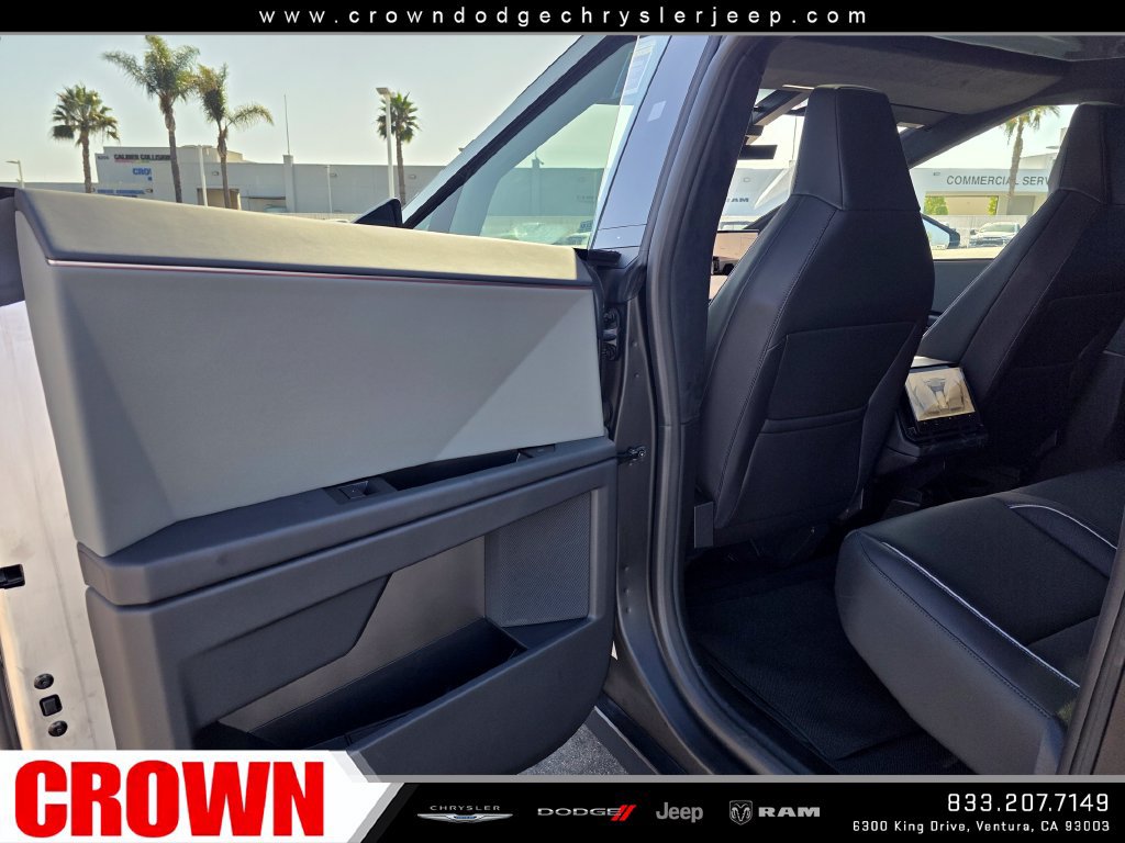 Used 2024 Tesla Cybertruck AWD Crew Cab image 35