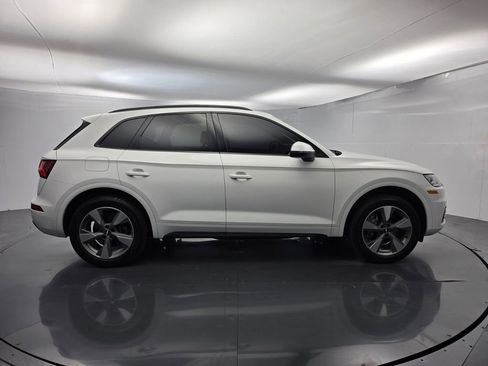 Used 2020 Audi Q5 2.0T Premium w/ Titanium Sport Package AWD/4WD image 3