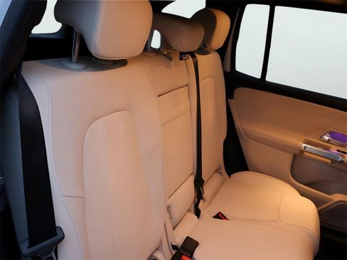 New 2025 Mercedes-Benz GLB 250 4MATIC image 14