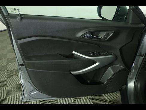 Used 2024 Chevrolet Trax LS w/ LS Convenience Package FWD image 20