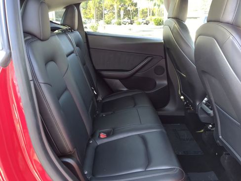 Used 2021 Tesla Model Y Long Range image 32