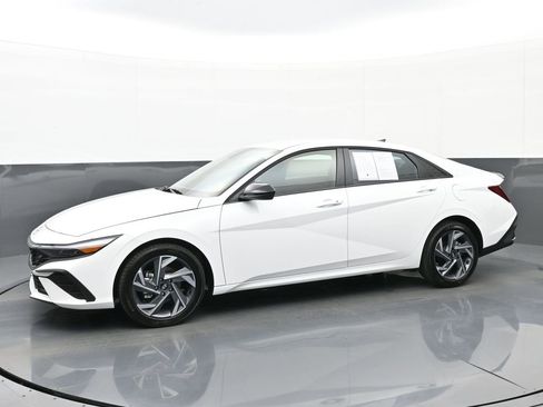 Certified 2025 Hyundai Elantra Sport FWD image 7