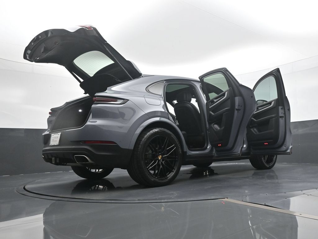 Certified 2024 Porsche Cayenne Coupe AWD/4WD image 26
