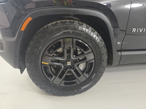 Used 2024 Rivian R1S Adventure AWD/4WD image 9