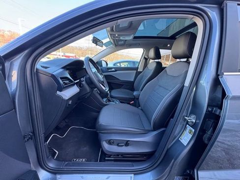 Certified 2022 Volkswagen Taos SE image 28
