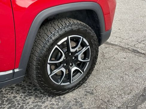 Used 2024 Jeep Compass Trailhawk w/ Trailhawk Convenience Group AWD/4WD image 9