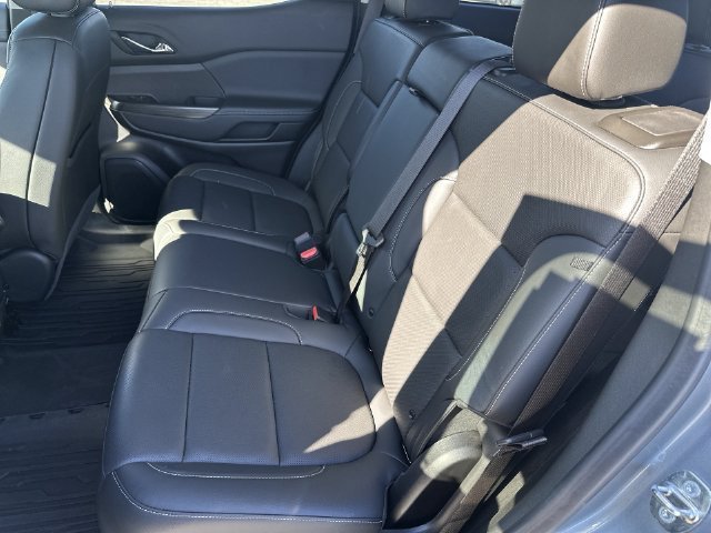 Used 2023 GMC Acadia SLT w/ Technology Package FWD image 27