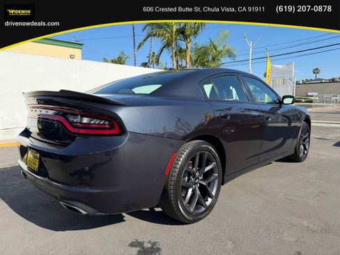 Used 2019 Dodge Charger SXT w/ Plus Group RWD image 5