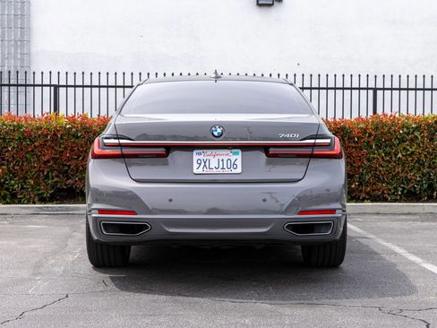 Used 2021 BMW 740i w/ Premium Package RWD image 5