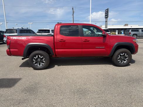 Used 2016 Toyota Tacoma TRD Off-Road AWD/4WD image 6