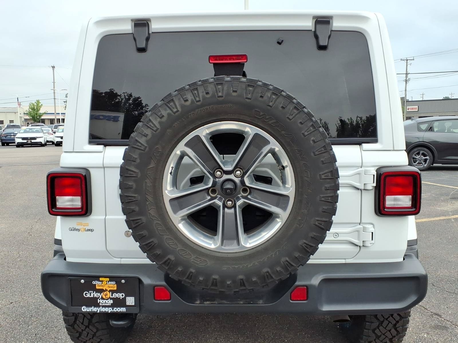 Used 2019 Jeep Wrangler Unlimited Sahara w/ Uconnect 4C Nav & Sound Group AWD/4WD image 9