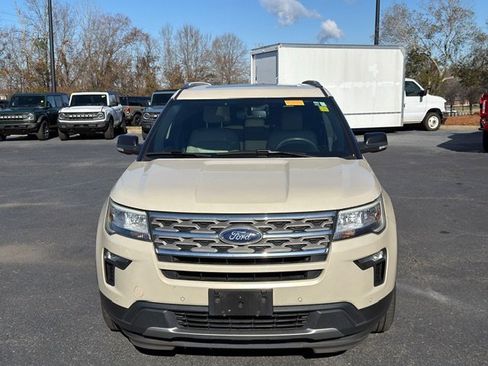 Used 2018 Ford Explorer XLT w/ Equipment Group 202A image 19