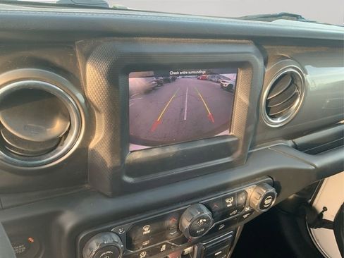 Used 2018 Jeep Wrangler Unlimited Sahara image 23