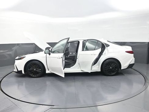 Used 2026 Toyota Camry SE FWD image 42