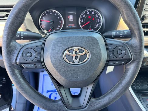 Used 2022 Toyota RAV4 LE image 19