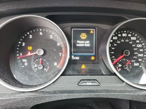 Used 2020 Volkswagen Tiguan SE w/ Panoramic Sunroof Package image 23