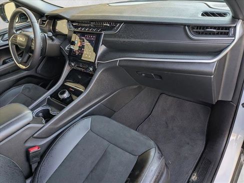 Used 2025 Jeep Grand Cherokee L Altitude image 20