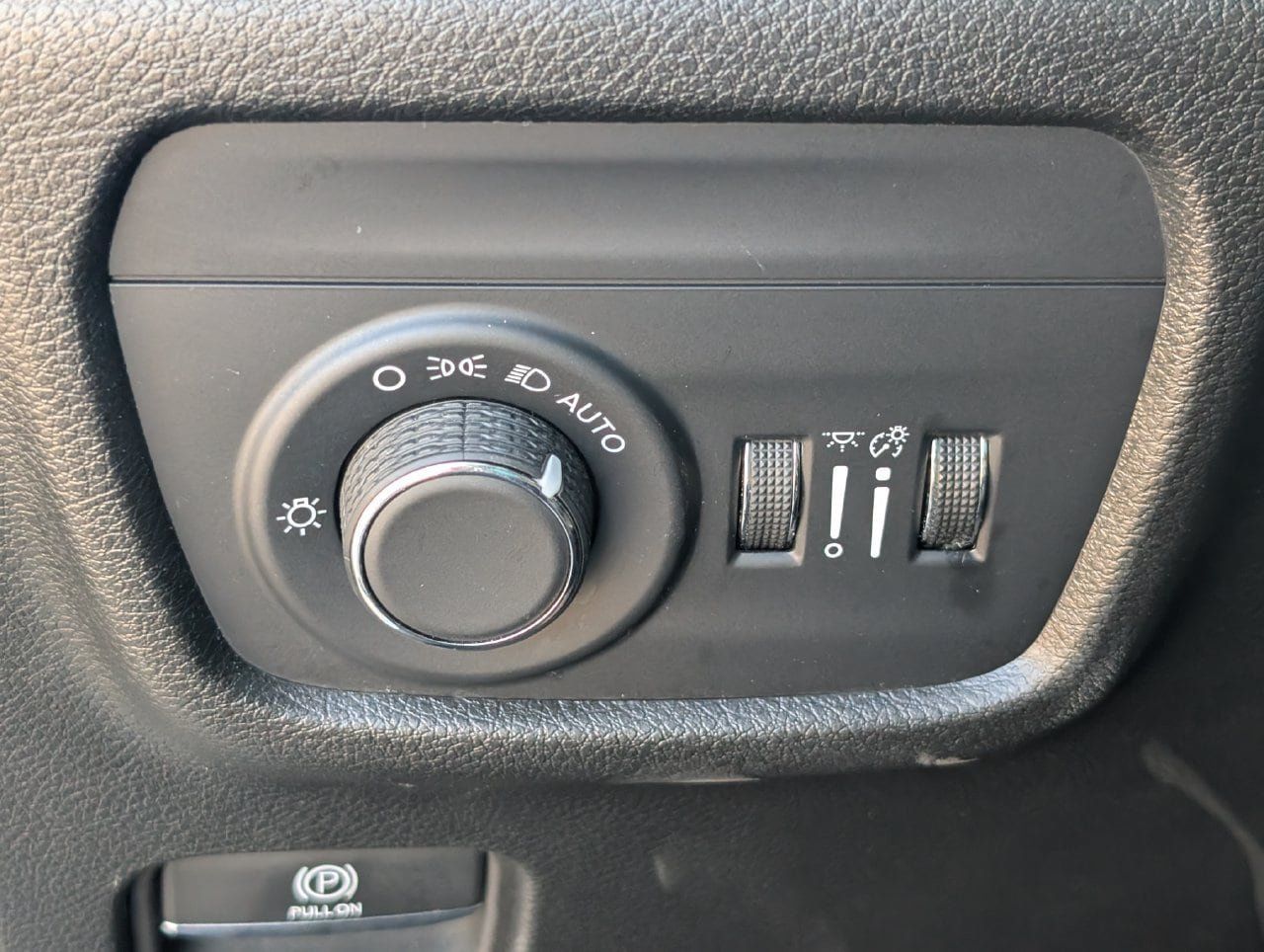 Used 2024 Jeep Grand Cherokee Altitude AWD/4WD image 24