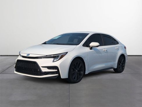 Used 2023 Toyota Corolla SE image 2
