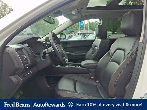 Used 2022 Nissan Pathfinder SL w/ SL Premium Package AWD/4WD image 19