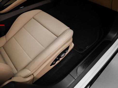 New 2025 Porsche Macan Turbo Electric image 16