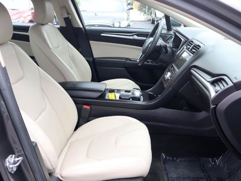 Used 2018 Ford Fusion Titanium AWD/4WD image 9