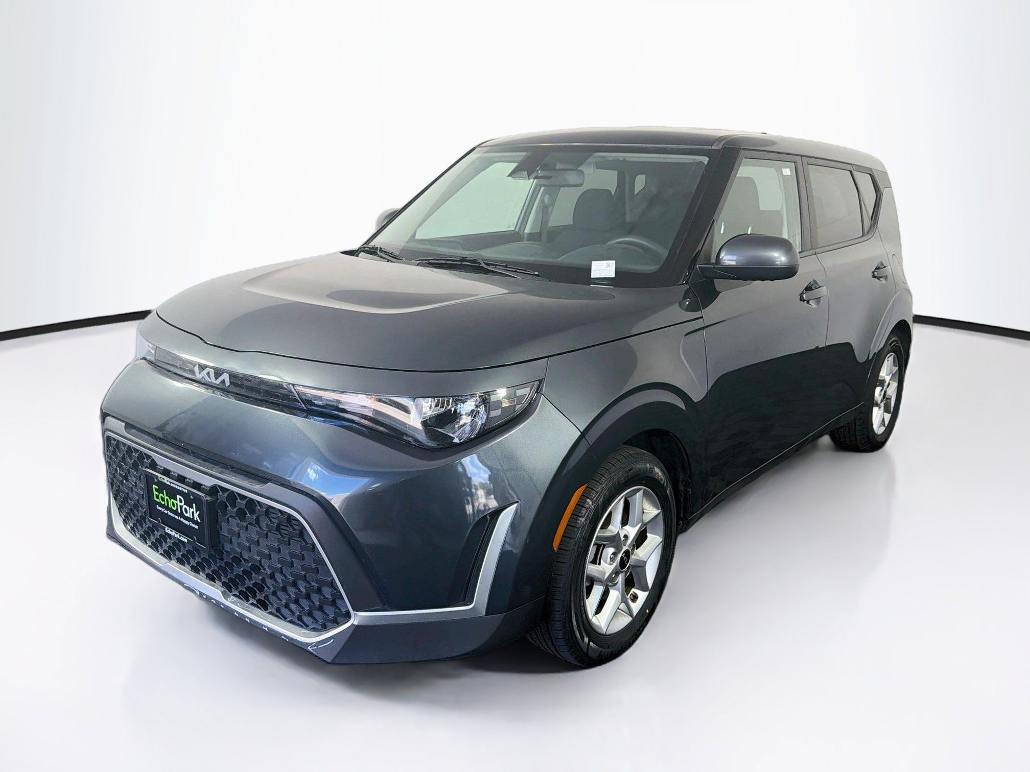 Used 2025 Kia Soul LX w/ LX Technology Package FWD image 3