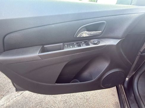 Used 2016 Chevrolet Cruze LT w/ Technology Package FWD image 17