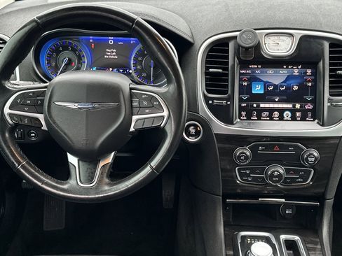 Used 2015 Chrysler 300 Limited image 14