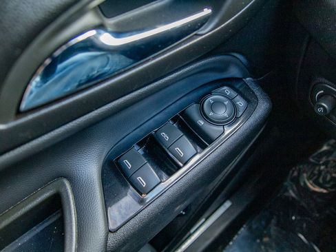 Used 2024 Chevrolet Equinox Premier image 23