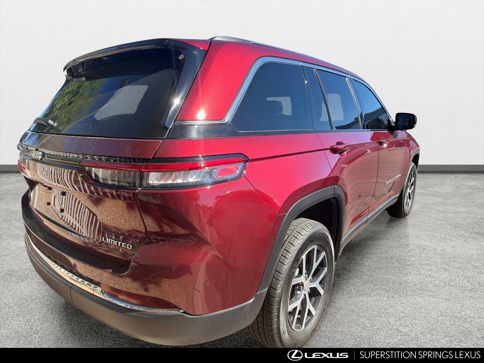 Used 2025 Jeep Grand Cherokee Limited AWD/4WD image 3